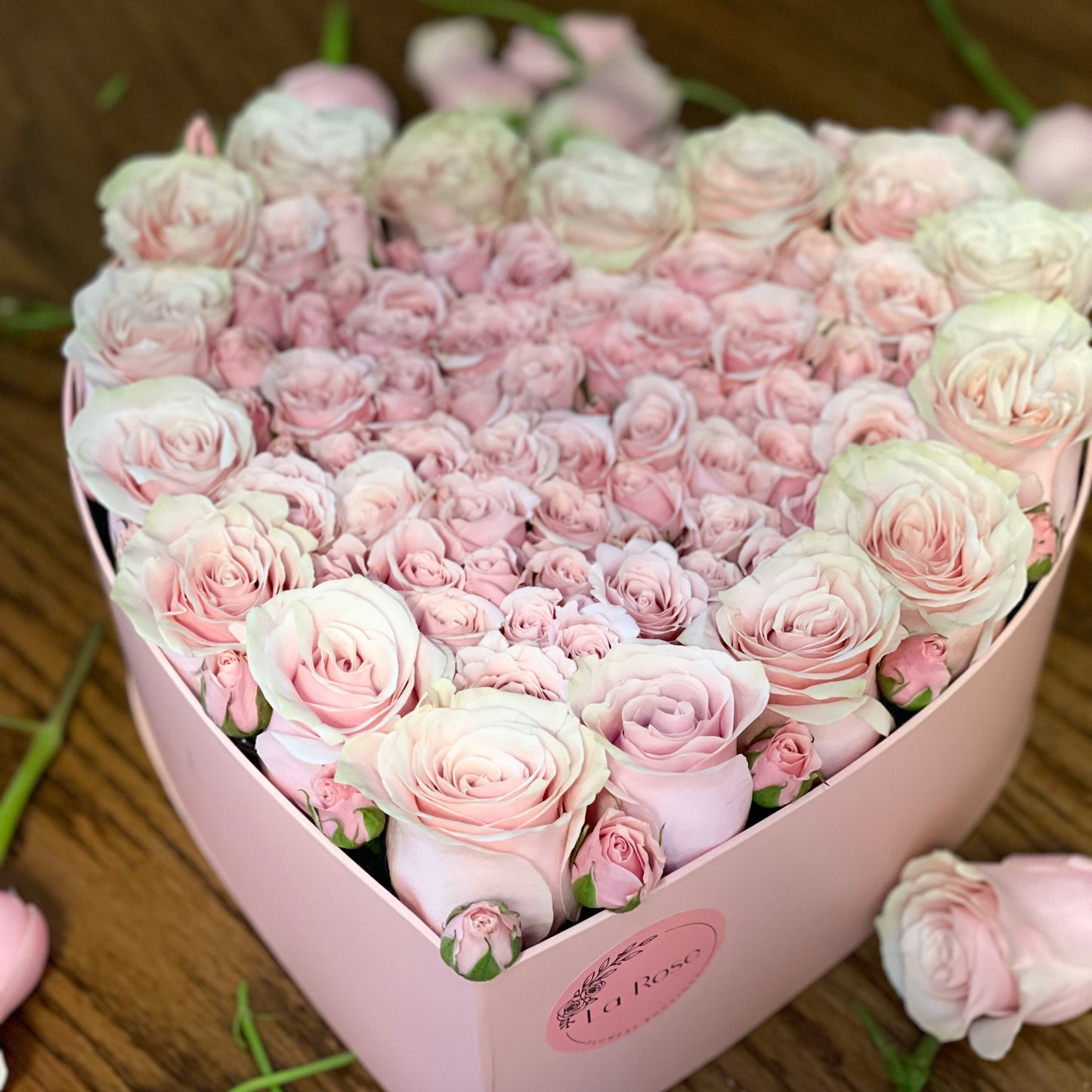 LaRose Box Large Box (roses and spray roses) – La Rose Flowers