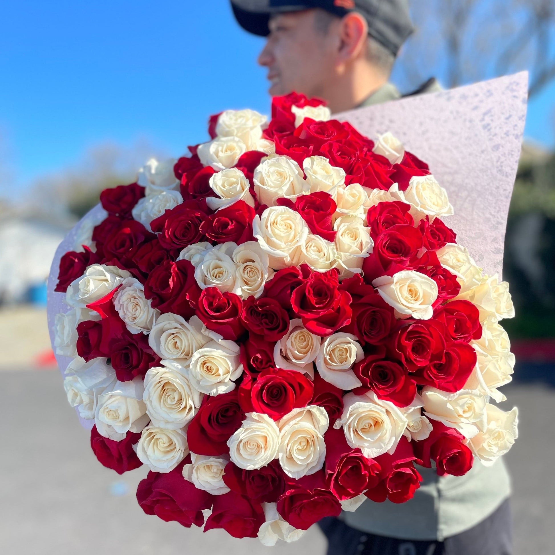 Mix of 100 Red & White Roses